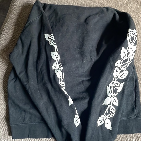 Gently used OBEY sweatshirt. Size L but shrunk so I would say more like a small - Picture 3 of 3